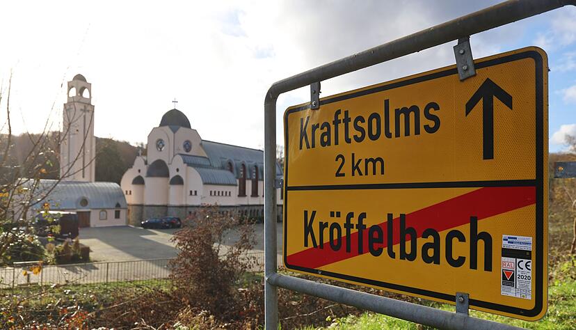 Das Baby war den Angaben zufolge vor einem Kloster in Waldsolms gefunden worden. Das Baby war den Angaben zufolge vor einem Kloster in Waldsolms gefunden worden.