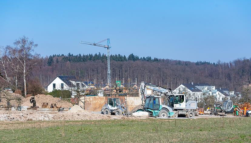 Das Interesse an Grundstücken nimmt nicht ab. Im Untergruppenbacher Teilort Donnbronn wird fleißig gebaut. Derweilen gehen die Bauanträge laut Bauamtsleiterin Beate Pfeil zurück.
Foto: Mario Berger Das Interesse an Grundstücken nimmt nicht ab. Im Untergruppenbacher Teilort Donnbronn wird fleißig gebaut. Derweilen gehen die Bauanträge laut Bauamtsleiterin Beate Pfeil zurück.
Foto: Mario Berger