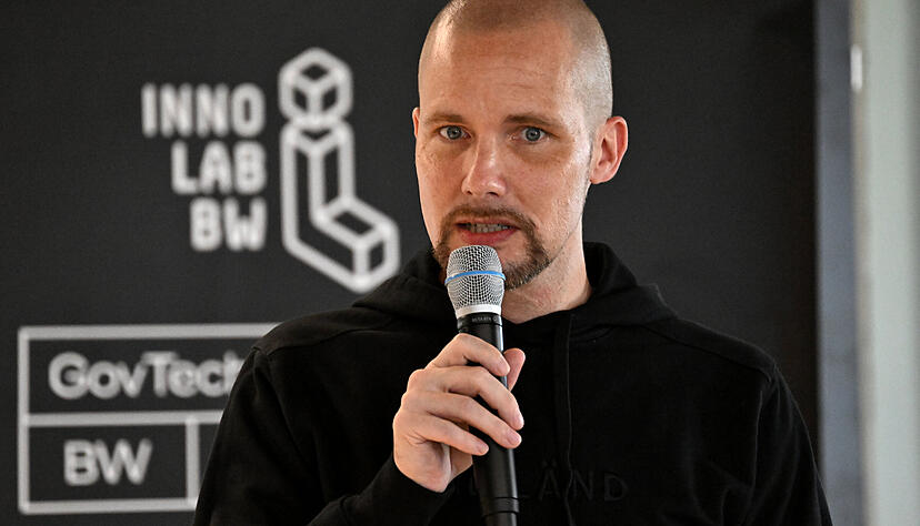 Jonas Andrulis, Mitgründer und CEO des Start-Ups Aleph Alpha, bei einem Auftritt im Heilbronner Ipai Space am 25. Juli.