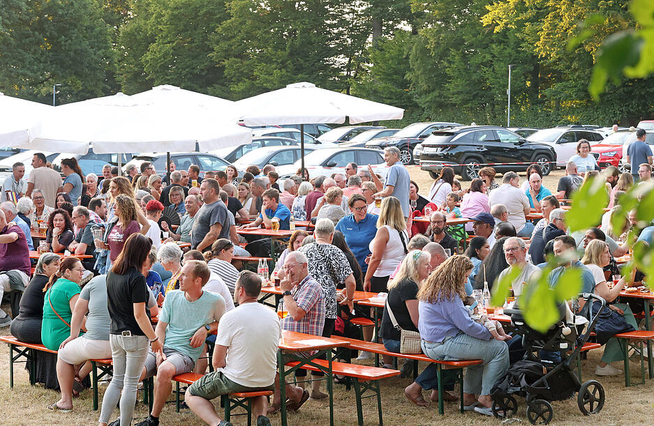 Die offizielle Fest-Eröffnung erfolgte am Samstag um 17 Uhr mit dem Fassanstich von Bürgermeister Timo Frey.