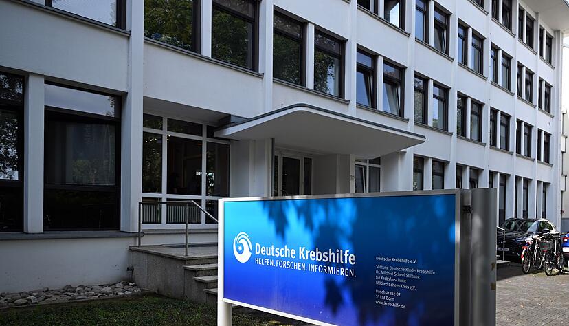 1974 gegründet, residiert die Deutsche Krebshilfe weiter in Bonn in der Nähe des früheren Regierungsviertels. 1974 gegründet, residiert die Deutsche Krebshilfe weiter in Bonn in der Nähe des früheren Regierungsviertels.