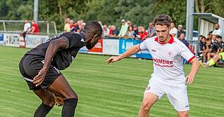 Auf Ruben Schmidt (rechts) und den VfR Gommersdorf kommt am Sonntag mit dem 1. FC Bruchsal der nächste schwere Brocken zu.
Foto: Jens Gerner