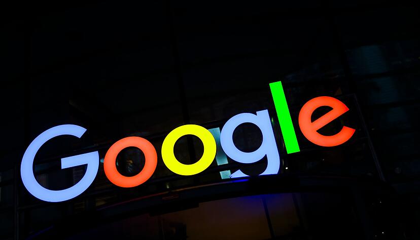 Google k&ouml;nnte nach Ansicht der EU-Kommission auf dem KI-Markt gegen Wettbewerbsrecht versto&szlig;en haben. (Archivbild)