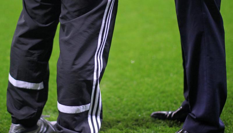 Im Fu&szlig;ball drohen wegen der Coronavirus-Krise finanzielle Einbu&szlig;en. Die ersten Spielerberater reagieren darauf.