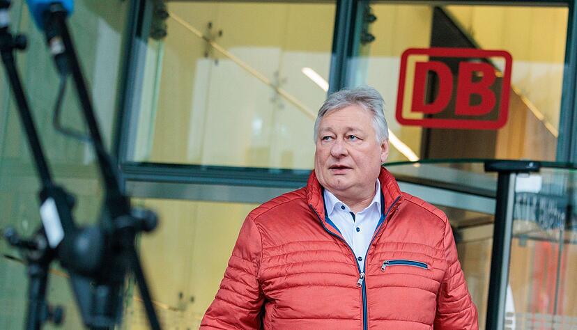 EVG-Chef Martin Burkert ist mit den Ergebnissen des Treffens nicht zufrieden. EVG-Chef Martin Burkert ist mit den Ergebnissen des Treffens nicht zufrieden.