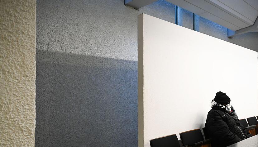 Ein Polizeibeamter soll in die Machenschaften der Mafia verstrickt gewesen sein. Ein Polizeibeamter soll in die Machenschaften der Mafia verstrickt gewesen sein.