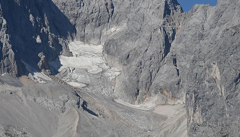 Dem H&ouml;llentalferner-Gletscher werden noch die besten Chancen einger&auml;umt. Trotzdem ist auf dem Foto von diesem Jahr nicht mehr sehr viel Eis zu sehen.