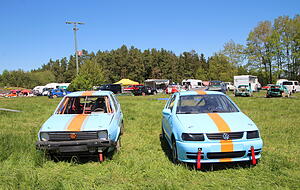 Die beiden eingesetzten Autos der Hattons: Rechts Joeys Polo und links daneben der Golf2 von John-Mark.
Foto: privat Die beiden eingesetzten Autos der Hattons: Rechts Joeys Polo und links daneben der Golf2 von John-Mark.
Foto: privat