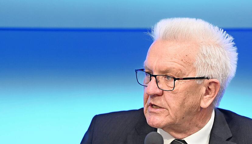 Winfried Kretschmann (Gr&uuml;ne) h&auml;lt an seinem vorsichtigen Kurs in der Pandemie fest.  
Foto: dpa