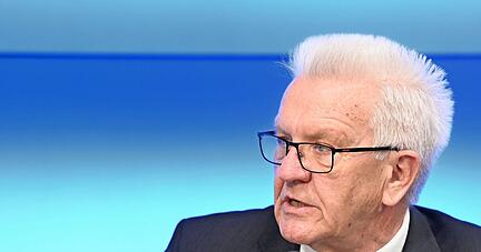 Winfried Kretschmann (Grüne) hält an seinem vorsichtigen Kurs in der Pandemie fest.
Foto: dpa Winfried Kretschmann (Grüne) hält an seinem vorsichtigen Kurs in der Pandemie fest.
Foto: dpa