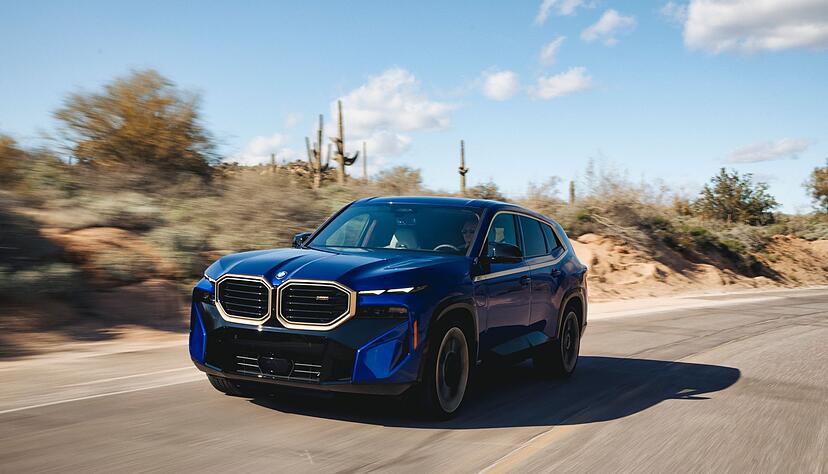 Keine Bescheidenheit: Der BMW XM hat nicht nur ein ziemlich großes Format, sondern mit insgesamt 653 PS auch ein enormes Kraftpotenzial.