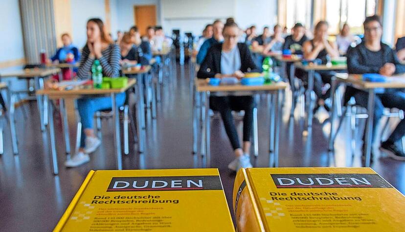 Mathe, Englisch, Deutsch – die Schüler bereiten sich auf Abi und Ablusch vor. Mathe, Englisch, Deutsch – die Schüler bereiten sich auf Abi und Ablusch vor.
