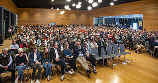 Gro&szlig;es Interesse an der B&uuml;rgermeisterwahl: Gut besucht ist das Forum zur B&uuml;rgermeisterwahl in Pfedelbach.