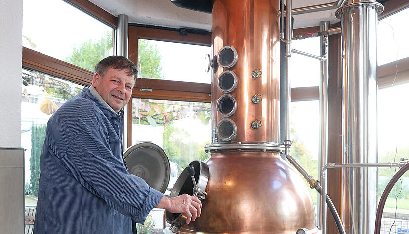 Die Schaubrennerei in Obersulm-Weiler auf dem Leinshof bei Familie Schmidt bietet auch Verkostungen an.