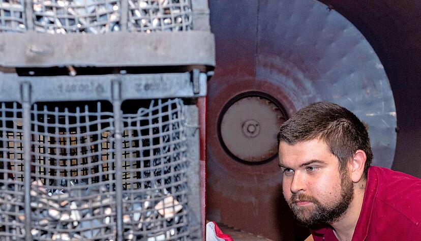 Werkstoffprüfer Lukas Herrmann (26) aus Eppingen in Aktion.
Foto: Berger Werkstoffprüfer Lukas Herrmann (26) aus Eppingen in Aktion.
Foto: Berger