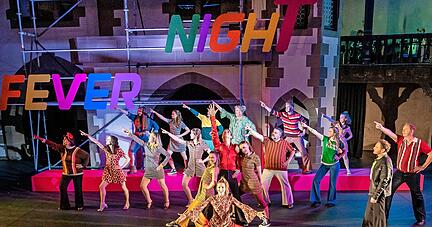 Das erfolgreichste Stück in der Spielzeit 2023: Für "Saturday Night Fever" wurden bei den Burgfestspielen 12 300 Karten verkauft.
Foto: Burgfestspiele Jagsthausen Das erfolgreichste Stück in der Spielzeit 2023: Für "Saturday Night Fever" wurden bei den Burgfestspielen 12 300 Karten verkauft.
Foto: Burgfestspiele Jagsthausen