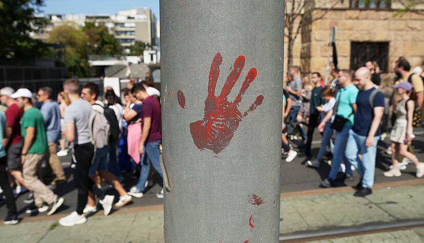 In Belgrad gehen Regierungsgegner wieder auf die Stra&szlig;e.