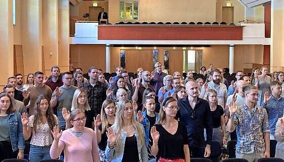 Feierlich werden in K&uuml;nzelsau die Junglehrer vereidigt.
Foto: Yvonne Tscherwitschke
