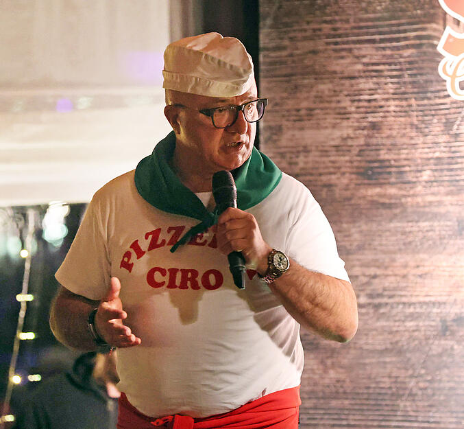 Ciro Visone sorgte für Lacher bei der Spassix-Comedy-Nacht im Jägerhaus Heilbronn. Ciro Visone sorgte für Lacher bei der Spassix-Comedy-Nacht im Jägerhaus Heilbronn.