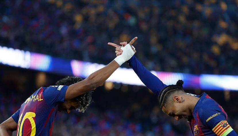 Barcelonas Raphinha (re.) &uuml;berragte gegen Newcastle mit zwei Treffern und drei Torvorlagen.