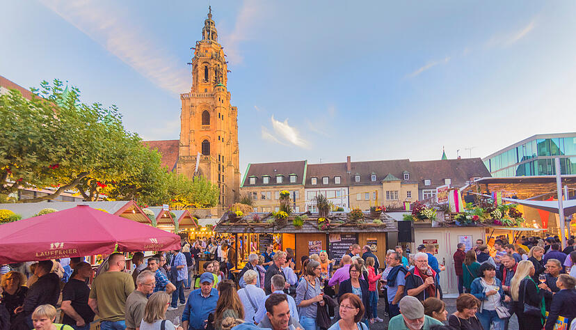 Das Weindorf lockt jedes Jahr Tausende Besucher in die Heilbronner Innenstadt. Auch 2025 werden zahlreiche Gäste erwartet.