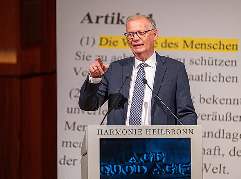 In der Heilbronner Harmonie ist Günther Jauch mit dem Demokratiepreis „Württemberger Köpfe“ ausgezeichnet worden. In der Heilbronner Harmonie ist Günther Jauch mit dem Demokratiepreis „Württemberger Köpfe“ ausgezeichnet worden.