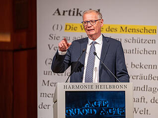 In der Heilbronner Harmonie ist Günther Jauch mit dem Demokratiepreis „Württemberger Köpfe“ ausgezeichnet worden.