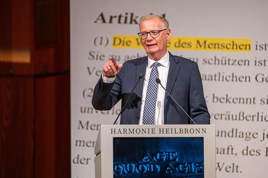 In der Heilbronner Harmonie ist Günther Jauch mit dem Demokratiepreis „Württemberger Köpfe“ ausgezeichnet worden.