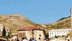 &bdquo;Ich w&auml;re auch nach Hongkong gegangen.&ldquo; Doch die Br&uuml;cke von Mostar faszinierte Saskia auf den ersten Blick.
          Foto: Tom Dubravec