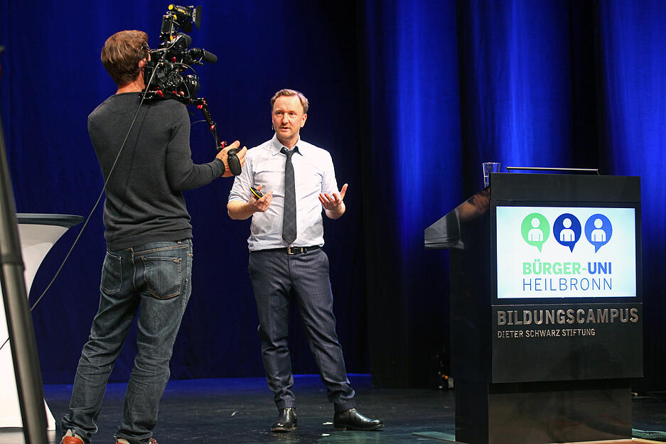 Vorlesung der Bürger-Uni Heilbronn zum Thema "Wie das Silicon Valley die Welt verändern will" mit Thomas Schulz Vorlesung der Bürger-Uni Heilbronn zum Thema "Wie das Silicon Valley die Welt verändern will" mit Thomas Schulz