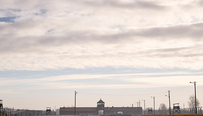 Der Eingang des Vernichtungslagers Auschwitz-Birkenau, das am 27. Januar 1945 von der Roten Armee der Sowjetunion befreit wurde.
