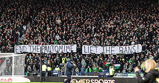 Beendet die Pantomime, hebt die Verbote auf: Die Celtic-Fans positionieren sich klar f&uuml;r die Ausgeschlossenen.