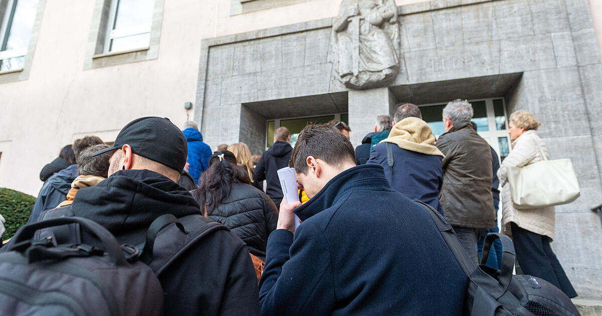 Kind in Niedernhall überfahren: Besucher haben zum Prozessstart Tränen in ...