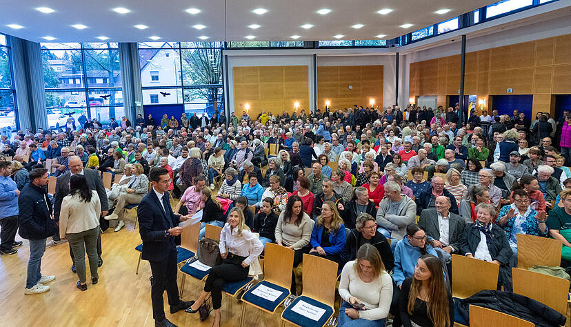 Reaktionen aus dem Publikum auf die Kandidaten konnten nicht fotografisch dokumentiert werden. Es waren nur Fotos vor oder nach der Veranstaltung zulässig. Reaktionen aus dem Publikum auf die Kandidaten konnten nicht fotografisch dokumentiert werden. Es waren nur Fotos vor oder nach der Veranstaltung zulässig.