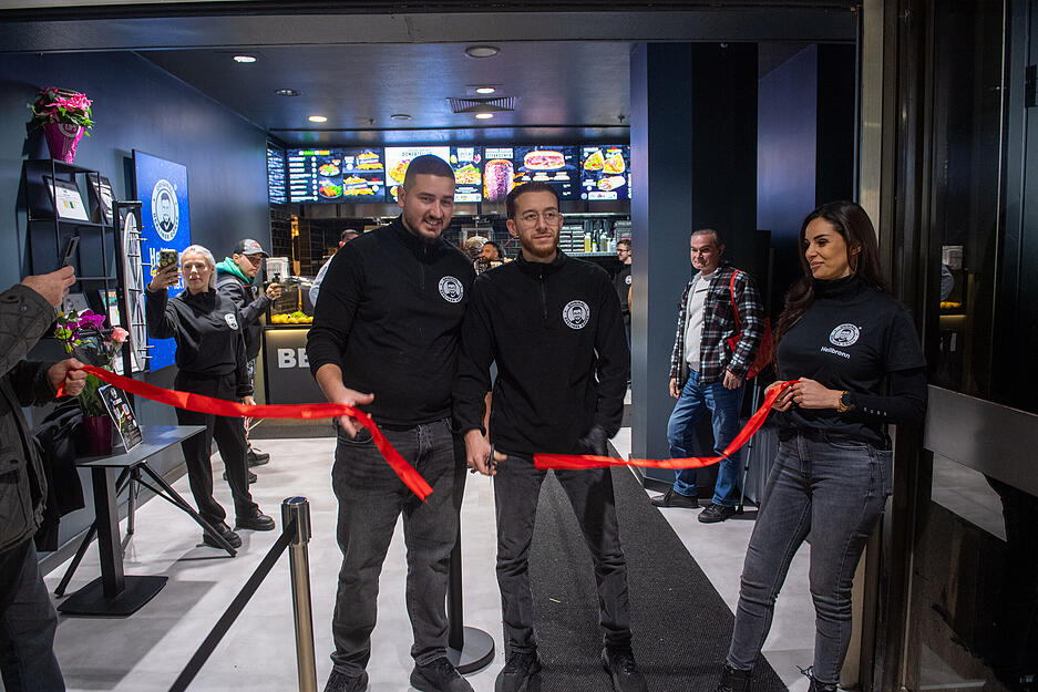 Neueröffnung in Heilbronn: Der Kebap-Laden „Original Berliner Döner“ zieht zahlreiche Besucher an. Neueröffnung in Heilbronn: Der Kebap-Laden „Original Berliner Döner“ zieht zahlreiche Besucher an.