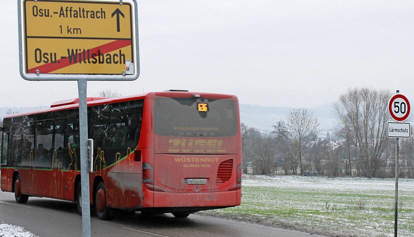 Zwei Jahre hat es gedauert, bis die Tempo-50-Schilder in der Affaltracher Straße am Ortsausgang von Willsbach aufgestellt wurden. Sehr zum Ärger der Gemeinde und Anwohner, die schon lange eine Lärmminderung forderten. Zwei Jahre hat es gedauert, bis die Tempo-50-Schilder in der Affaltracher Straße am Ortsausgang von Willsbach aufgestellt wurden. Sehr zum Ärger der Gemeinde und Anwohner, die schon lange eine Lärmminderung forderten.