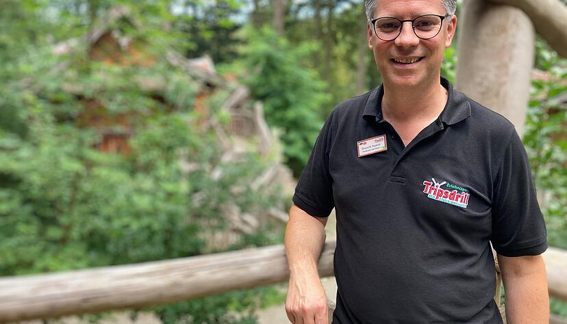 Der neue Betriebsleiter des Natur-Resort Tripsdrill, Dominik Sapara, umgeben von individuell gestalteten Baumhäusern. Der neue Betriebsleiter des Natur-Resort Tripsdrill, Dominik Sapara, umgeben von individuell gestalteten Baumhäusern.