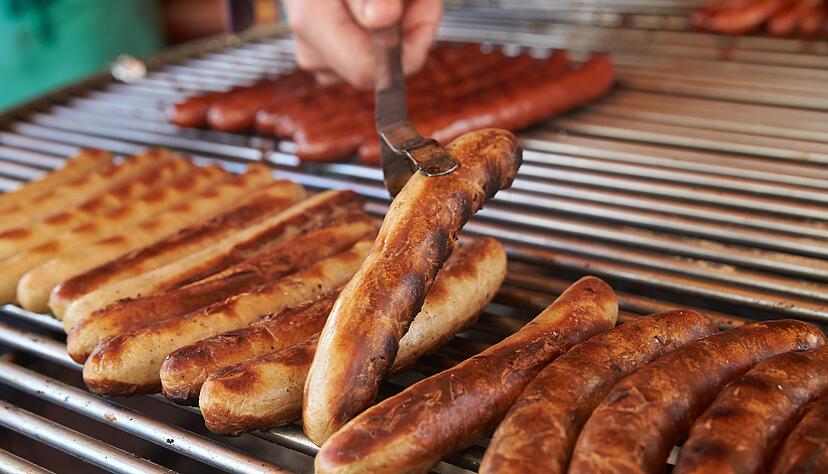 Die beste Curryso&szlig;e der Welt ist nichts ohne eine gute Wurst. Die sollte sch&ouml;n fest sein, aber nicht gummiartig.