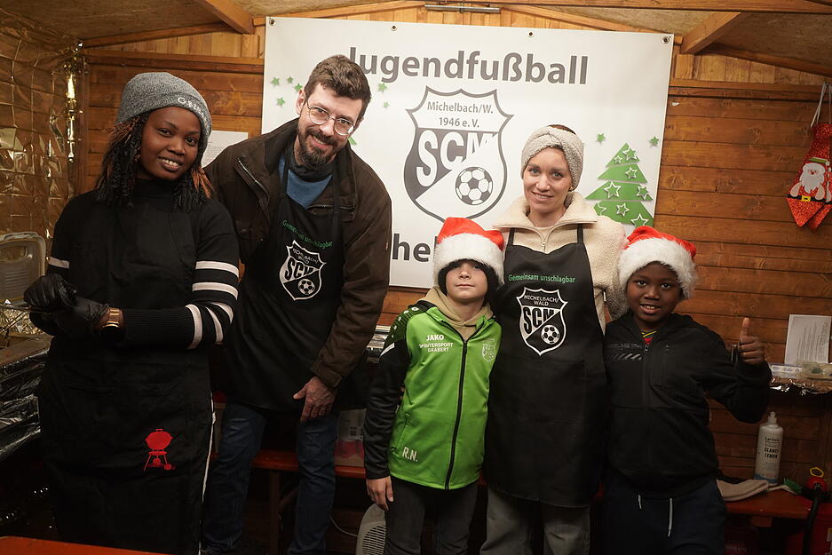 Zwischen Glühwein, Lichterketten und Musik entsteht ein harmonisches Adventsgefühl.