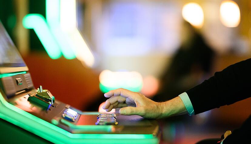 Der neue Glücksspiel-Survey 2025 zeigt: Das Glücksspielverhalten in Deutschland bleibt konstant. (Symbolbild) Der neue Glücksspiel-Survey 2025 zeigt: Das Glücksspielverhalten in Deutschland bleibt konstant. (Symbolbild)