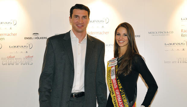 Der Boxer Wladimir Klitschko und Doris Schmidts im Oktober bei der Gala im Rahmen des Benefiz-Fußballspiels "Klitschko & Friends meets Becker & Friends".