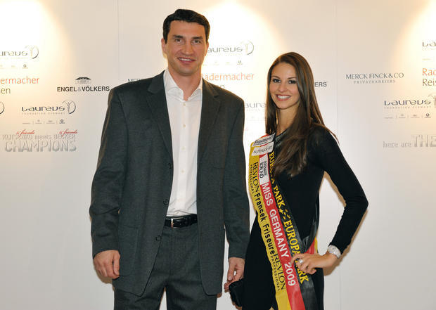 Der Boxer Wladimir Klitschko und Doris Schmidts im Oktober bei der Gala im Rahmen des Benefiz-Fußballspiels "Klitschko & Friends meets Becker & Friends".