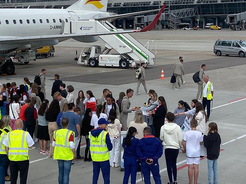 EM 2024: Dänemark landet am Flughafen Stuttgart