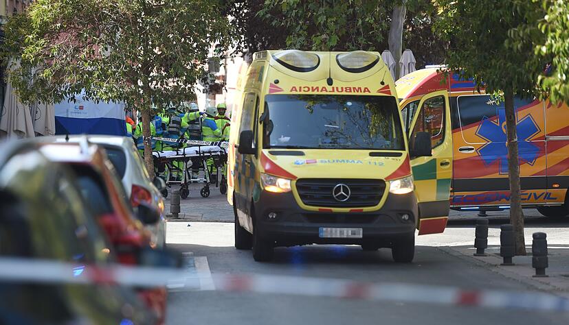 Mehrere Menschen wurden bei einer nach ersten Erkenntnissen durch eine Explosion in einem Wohn- und Gesch&auml;ftshaus in Madrid zum Teil schwer verletzt. Nach ersten Erkenntnissen handelte es sich um eine Gasexplosion.