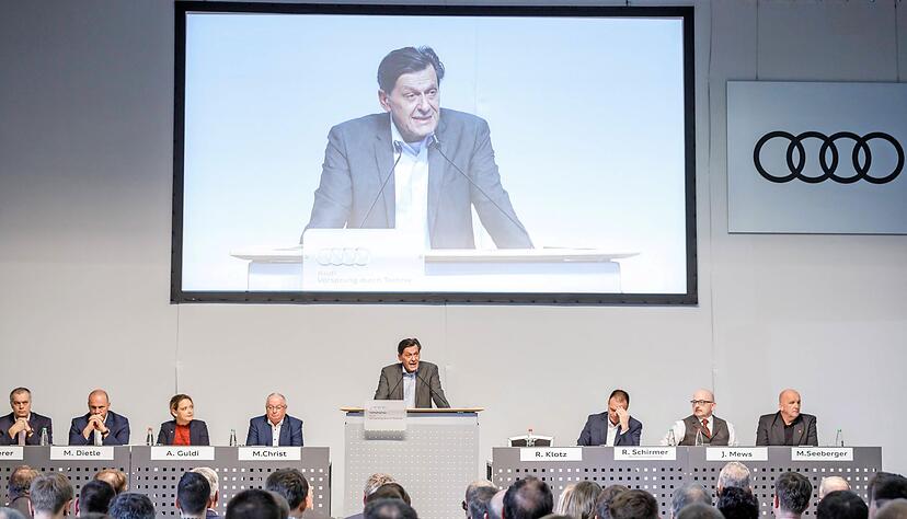 Viel Beifall gab es bei der Betriebsversammlung in Neckarsulm, nachdem Rolf Klotz die Verl&auml;ngerung der Besch&auml;ftigungssicherung verk&uuml;ndete.
Foto: Audi