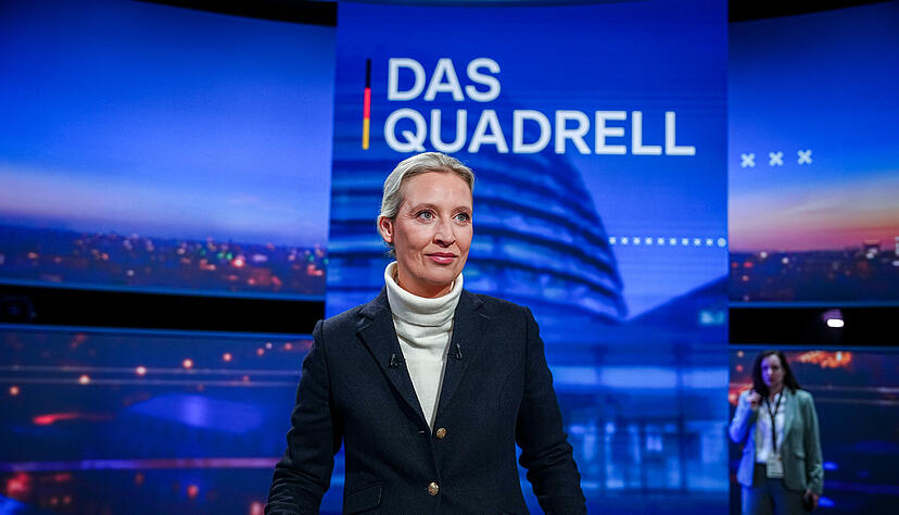 Alice Weidel, AfD-Kanzlerkandidatin, Fraktionsvorsitzende und Parteivorsitzende der AfD, steht beim "Quadrell" der TV Diskussion zum Bundestagswahlkampf im Studio. Alice Weidel, AfD-Kanzlerkandidatin, Fraktionsvorsitzende und Parteivorsitzende der AfD, steht beim "Quadrell" der TV Diskussion zum Bundestagswahlkampf im Studio.