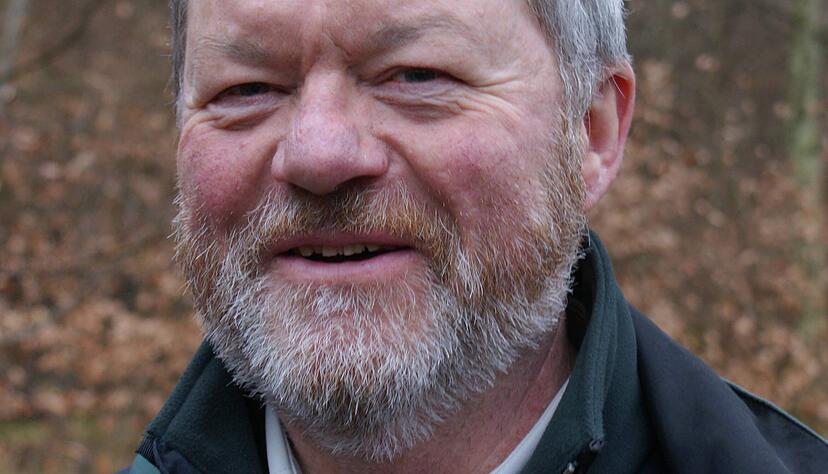 Seit 1. Januar 2020 ist Martin Rüter (62) der neue Forstamtsleiter im Landkreis Heilbronn.
Der gebürtige Bonner hat Forstwirtschaft in Göttingen und Freiburg studiert, lebt in Eppingen, hat drei erwachsene Kinder und zuletzt die Außenstelle Eppingen des Forstamts geleitet. Hobbys: Jagen, Joggen, Gitarre spielen. Foto: Jörg Kühl Seit 1. Januar 2020 ist Martin Rüter (62) der neue Forstamtsleiter im Landkreis Heilbronn.
Der gebürtige Bonner hat Forstwirtschaft in Göttingen und Freiburg studiert, lebt in Eppingen, hat drei erwachsene Kinder und zuletzt die Außenstelle Eppingen des Forstamts geleitet. Hobbys: Jagen, Joggen, Gitarre spielen. Foto: Jörg Kühl