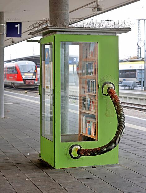 B&uuml;cher zum Tausch oder zur Ausleihe am Heilbronner Bahnhof.