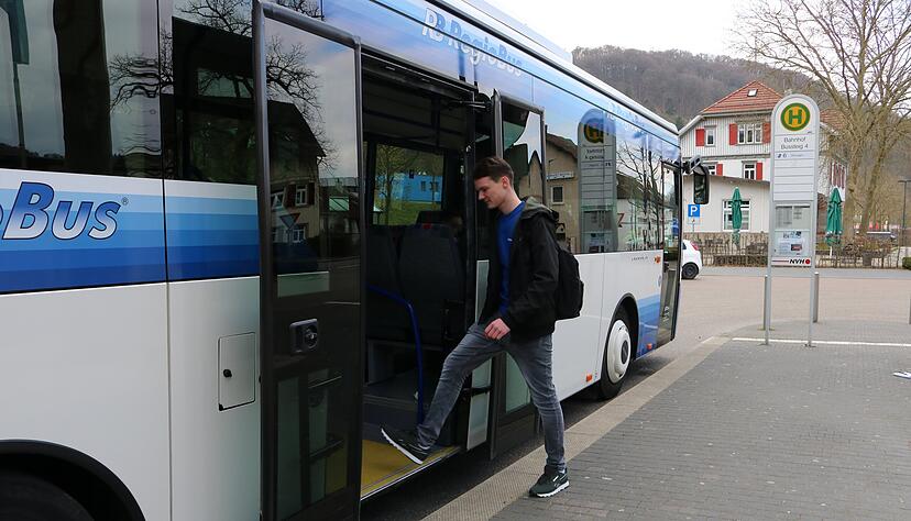 Der Hohenlohekreis will sein Nahverkehrs-Angebot ausbauen. Die hohen Dieselpreise kommen dem NVH da eher ungelegen. Der Hohenlohekreis will sein Nahverkehrs-Angebot ausbauen. Die hohen Dieselpreise kommen dem NVH da eher ungelegen.