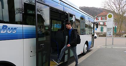 Der Hohenlohekreis will sein Nahverkehrs-Angebot ausbauen. Die hohen Dieselpreise kommen dem NVH da eher ungelegen. Der Hohenlohekreis will sein Nahverkehrs-Angebot ausbauen. Die hohen Dieselpreise kommen dem NVH da eher ungelegen.